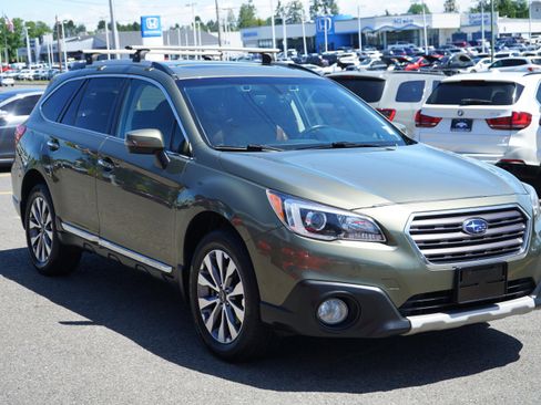 Used 2017 Subaru Outback 2.5i Touring AWD/4WD image 8