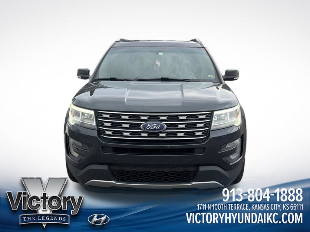 Used 2017 Ford Explorer XLT w/ Equipment Group 202A FWD image 2