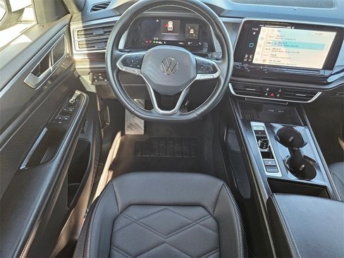 Used 2025 Volkswagen Atlas Cross Sport SE image 13