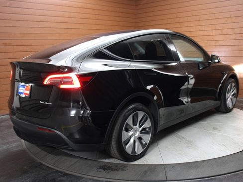 Used 2022 Tesla Model Y Long Range image 6