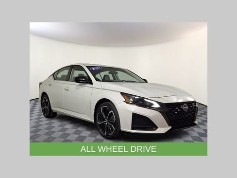 Used 2023 Nissan Altima 2.5 SR w/ SR Premium Package AWD/4WD image 1