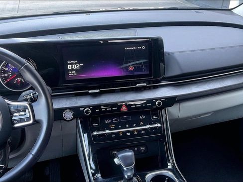 Used 2024 Kia Carnival EX FWD image 6