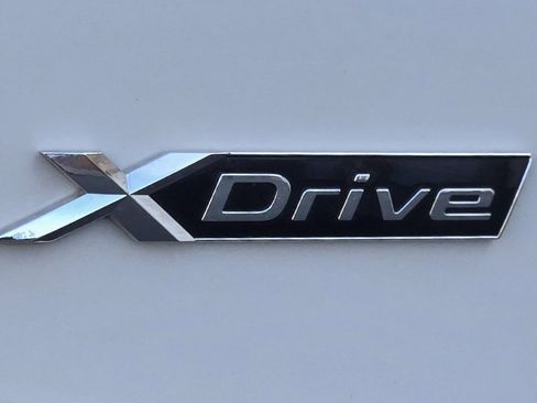 Used 2022 BMW 530i xDrive w/ Premium Package image 9