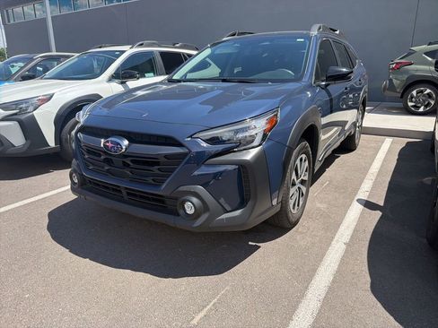 Used 2025 Subaru Outback Premium AWD/4WD image 1