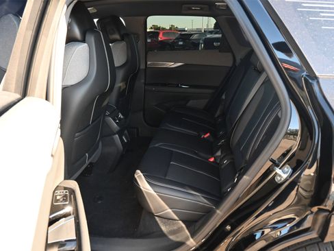 New 2026 Cadillac Optiq Luxury 1 image 20