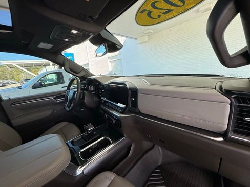 Used 2025 Chevrolet Silverado 1500 LTZ w/ LTZ Premium Package image 17