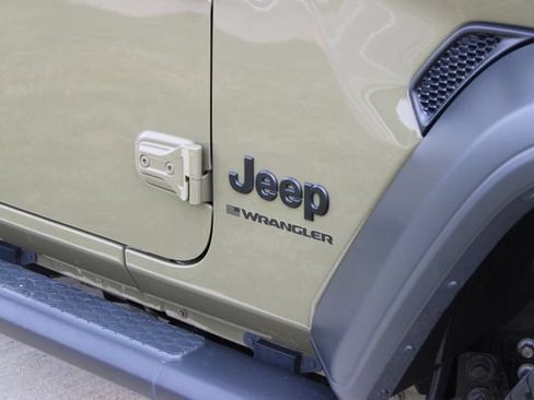Used 2026 Jeep Wrangler Unlimited Sport AWD/4WD image 2