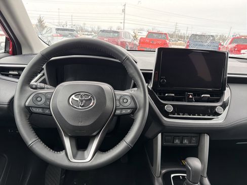 Used 2023 Toyota Corolla Cross XLE image 13