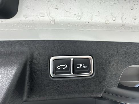 Used 2025 Kia Sorento EX image 17