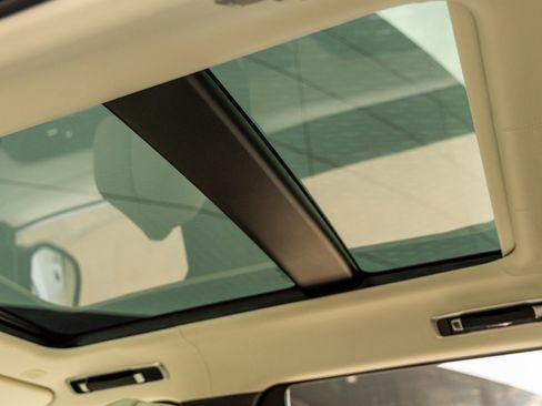 Used 2025 Land Rover Range Rover Long Wheelbase Autobiography image 22