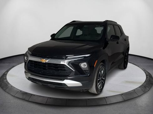 Used 2024 Chevrolet TrailBlazer LT image 1
