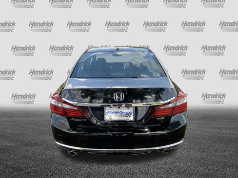 Used 2017 Honda Accord EX-L image 9