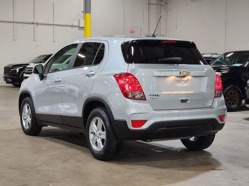 Used 2022 Chevrolet Trax LS w/ Tint and Cruise Package image 11