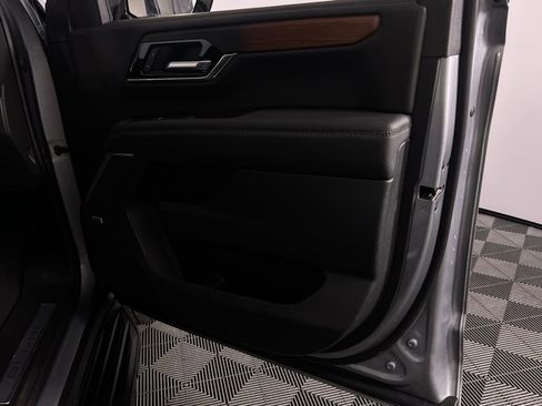 Used 2025 GMC Yukon XL Denali image 35