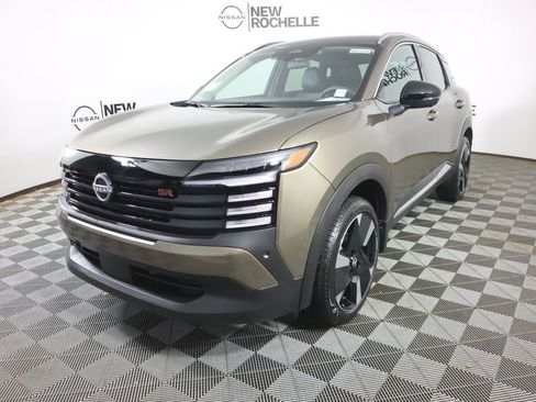 New 2026 Nissan Kicks SR w/ Cold Weather Package image 3