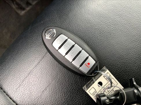 Used 2019 Nissan Pathfinder Platinum image 14