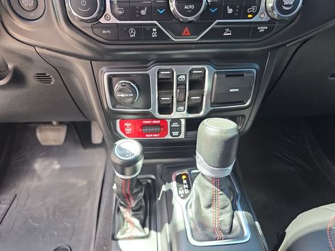 Used 2023 Jeep Gladiator Rubicon w/ LED Lighting Group AWD/4WD image 25