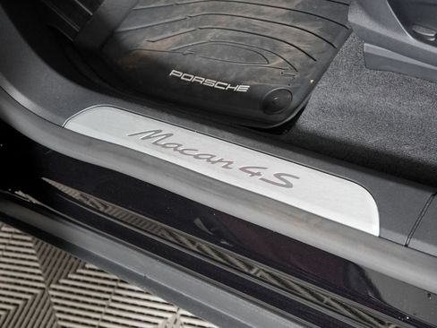 Certified 2025 Porsche Macan 4S Electric AWD/4WD image 21