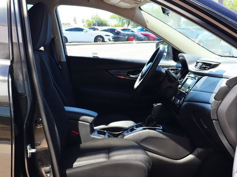 Used 2020 Nissan Rogue SV FWD image 31