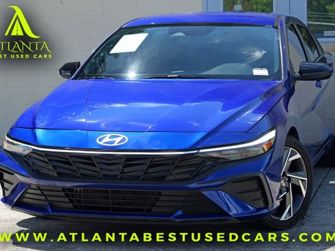 Used 2025 Hyundai Elantra SEL FWD image 1