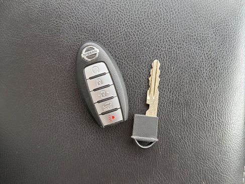 Used 2017 Nissan Pathfinder SL image 92