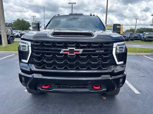 Used 2024 Chevrolet Silverado 2500 ZR2 w/ Technology Package AWD/4WD image 2