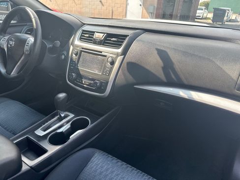 Used 2016 Nissan Altima 2.5 SV w/ Convenience Package FWD image 10