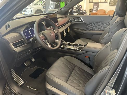 New 2026 Mitsubishi Outlander 4WD Plug-In Hybrid image 8