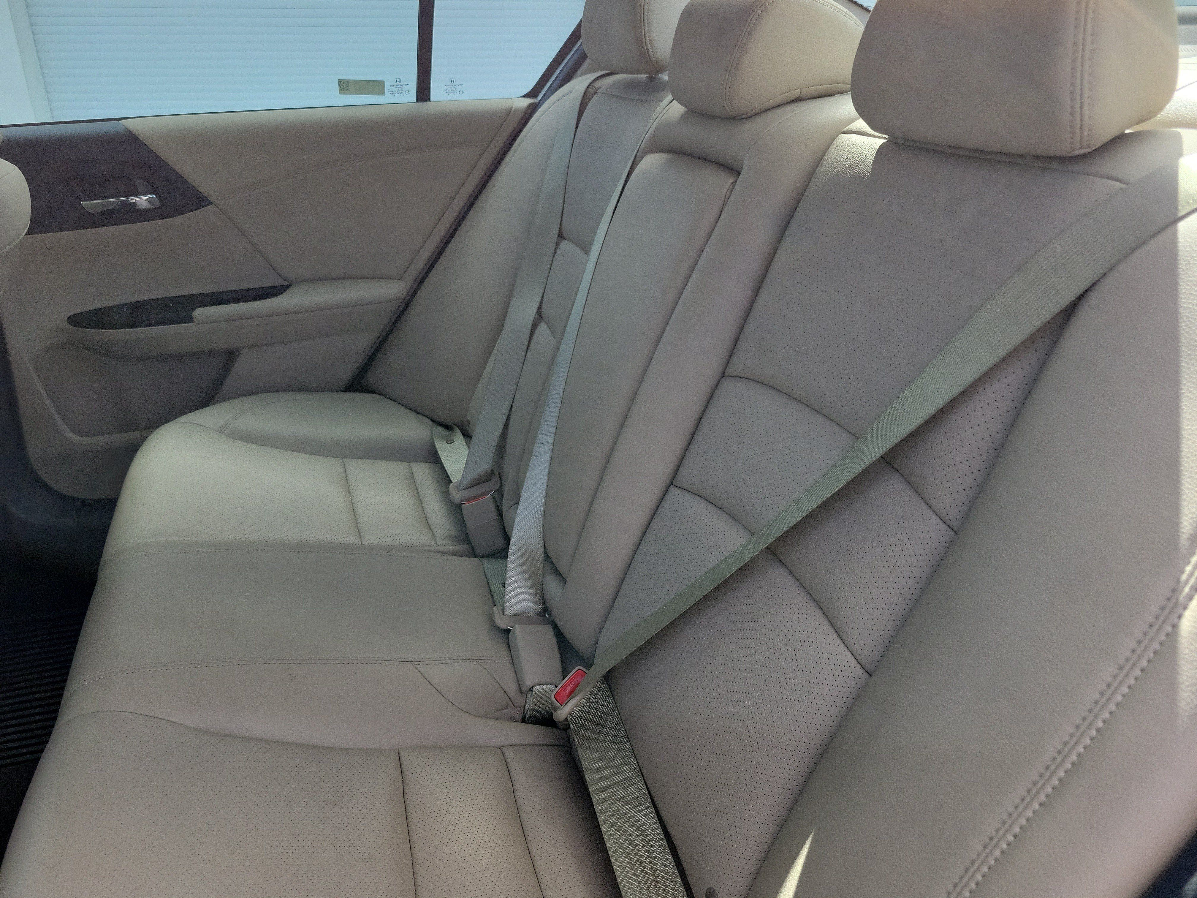 Used 2016 Honda Accord Touring image 16