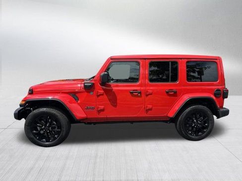 Used 2025 Jeep Wrangler Unlimited Sahara w/ Safety Group AWD/4WD image 9