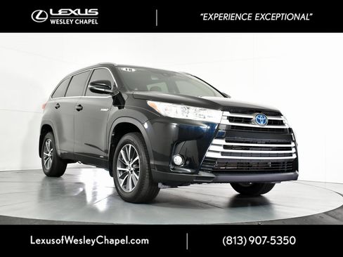 Used 2018 Toyota Highlander XLE image 1