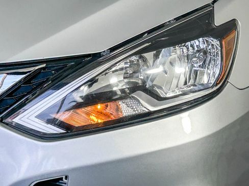 Used 2018 Nissan Sentra SV image 4