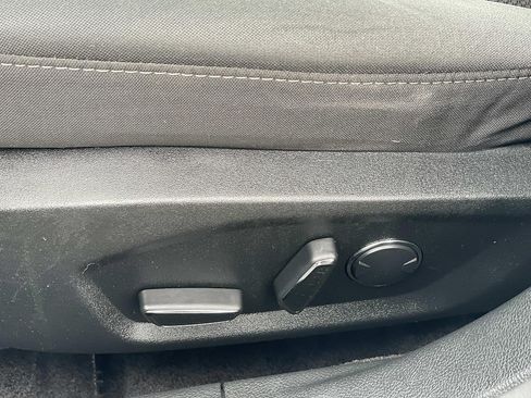 Used 2018 Ford Fusion SE w/ Fusion SE Technology Package FWD image 20