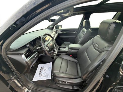 Used 2023 Cadillac XT6 Premium Luxury w/ Technology Package AWD/4WD image 9