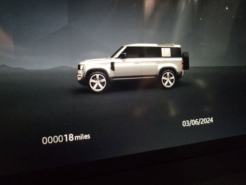 Used 2024 Land Rover Defender 110 SE AWD/4WD image 18