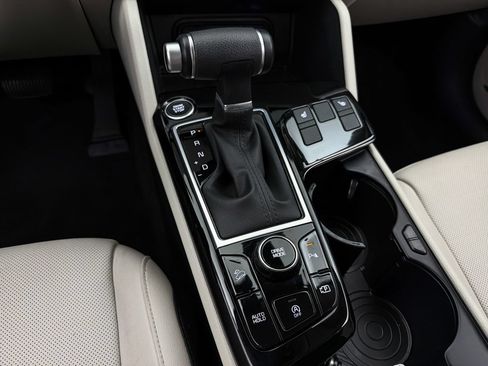 Certified 2025 Kia Sportage EX FWD image 22