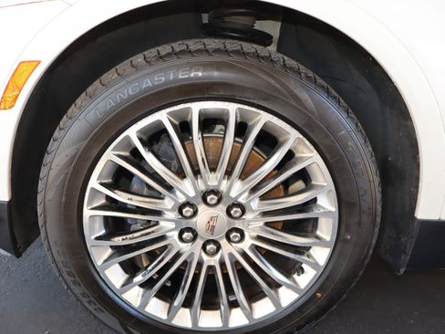 Used 2017 Cadillac XT5 w/ LPO, Wheel Lock Package image 23