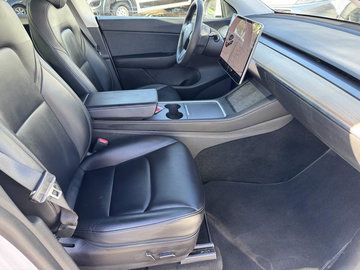 Used 2021 Tesla Model Y Long Range AWD/4WD image 18