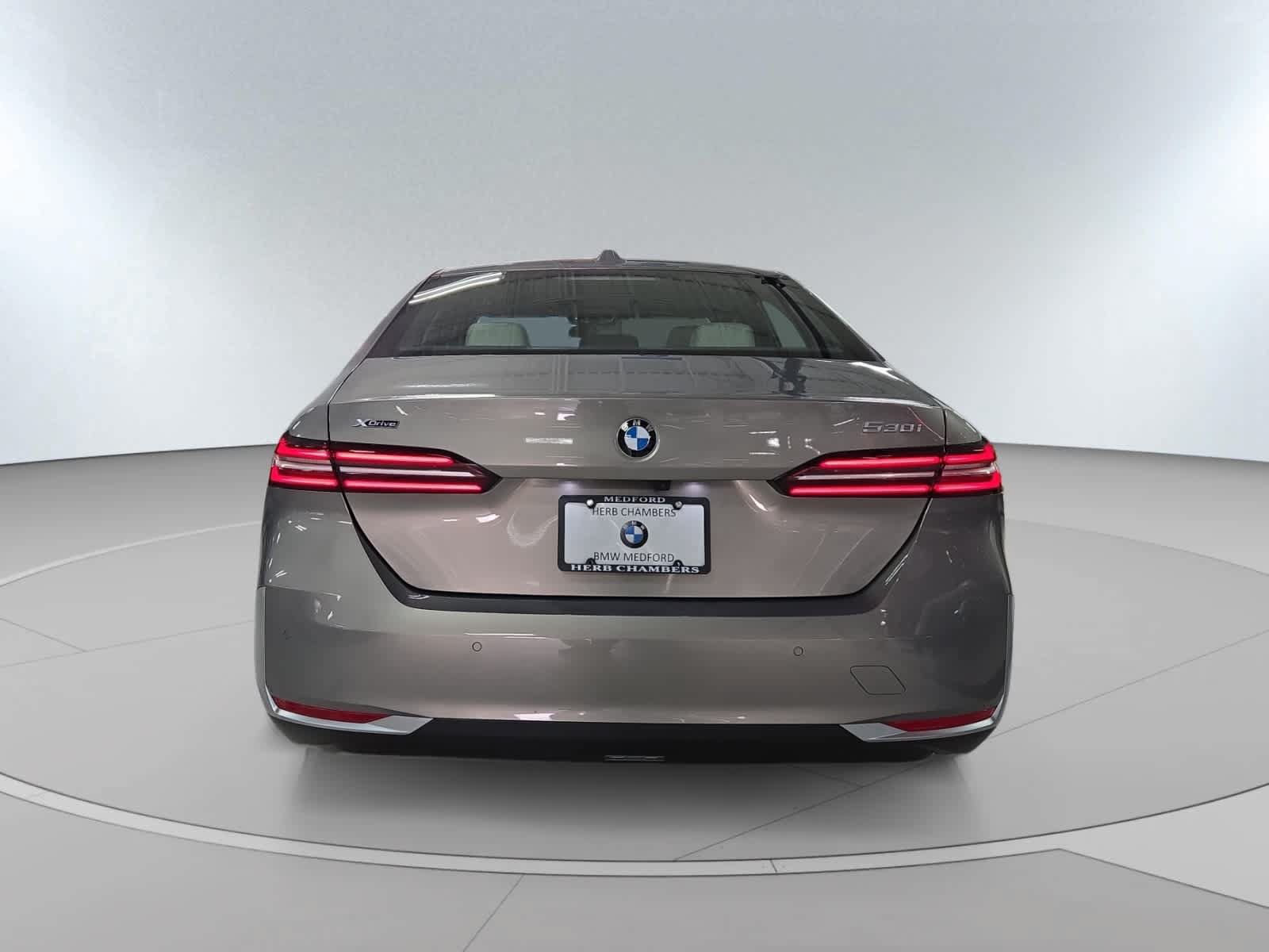 Used 2024 BMW 530i xDrive w/ Convenience Package AWD/4WD image 12