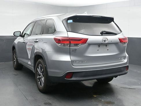 Used 2017 Toyota Highlander XLE image 6