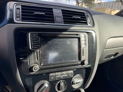 Used 2017 Volkswagen Jetta Sport FWD image 19