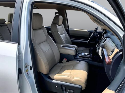Used 2017 Toyota Tundra Limited w/ Limited Premium Package AWD/4WD image 9