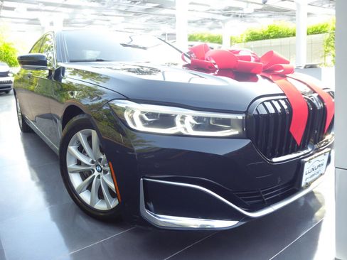 Used 2020 BMW 740i xDrive w/ Cold Weather Package image 1