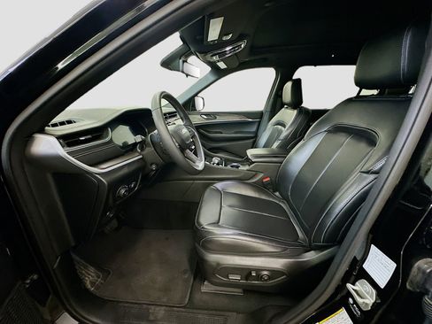 Used 2024 Jeep Grand Cherokee L Limited w/ Luxury Tech Group II image 13