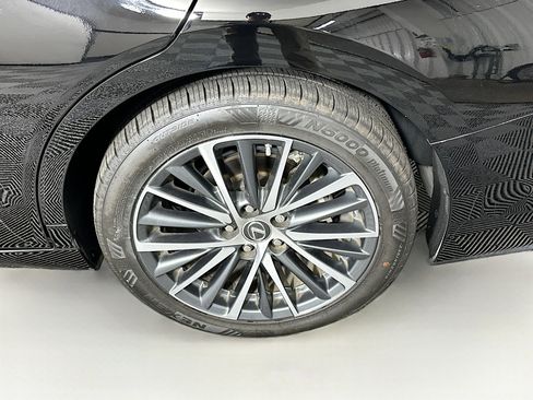 Used 2024 Lexus ES 350 w/ Premium Package image 11