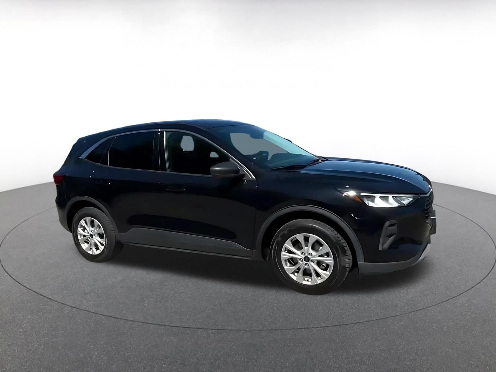 Used 2024 Ford Escape Active AWD/4WD image 2