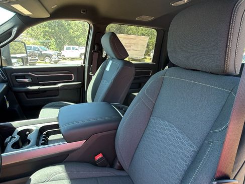New 2026 RAM 3500 Big Horn AWD/4WD image 17