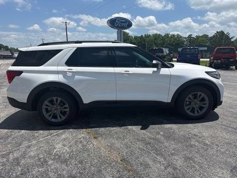 New 2026 Ford Explorer Active w/ Active Comfort Package AWD/4WD image 4