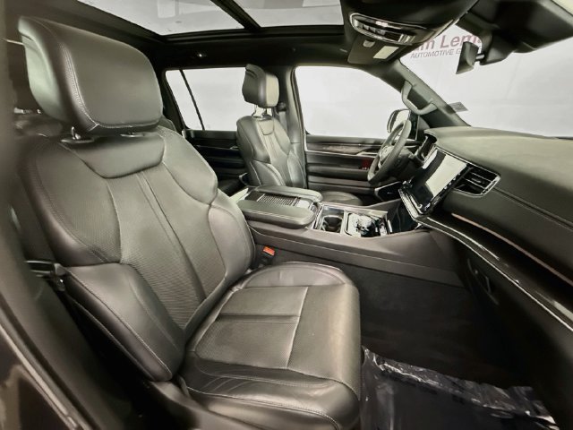 Used 2023 Jeep Wagoneer L 2WD w/ Premium Group I image 30