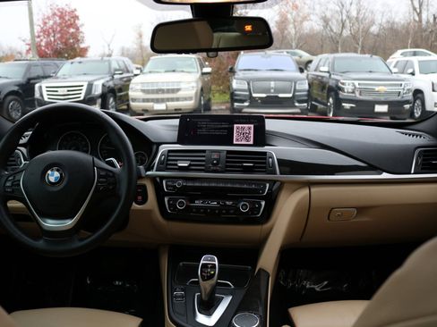 Used 2018 BMW 330i xDrive 330xi Sedan w/ Premium Package image 42